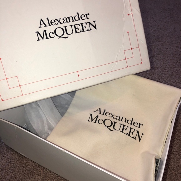 Alexander mcQueens studded oversized sneaker - Picture 7 of 8